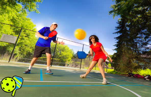 What Is the Double Bounce Rule In Pickleball? People awaiting the bounce.